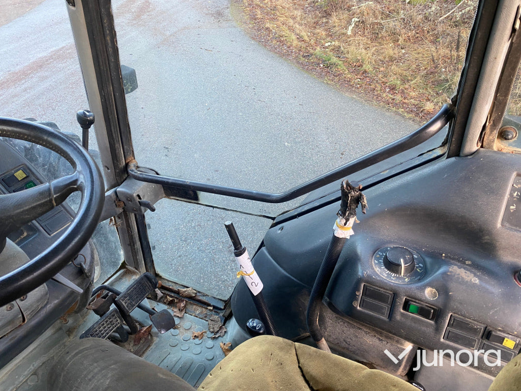 Traktor – Valtra Valmet 800 (2001)