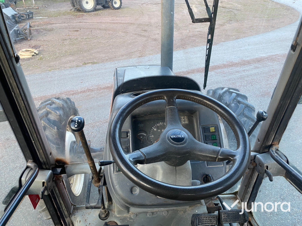 Traktor – Valtra Valmet 800 (2001)