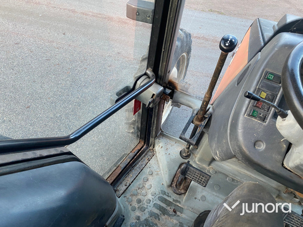Traktor – Valtra Valmet 800 (2001)