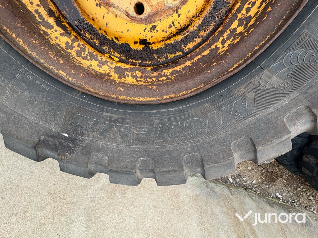 Entreprenaddäck - med fälg Michelin 475/65 R25