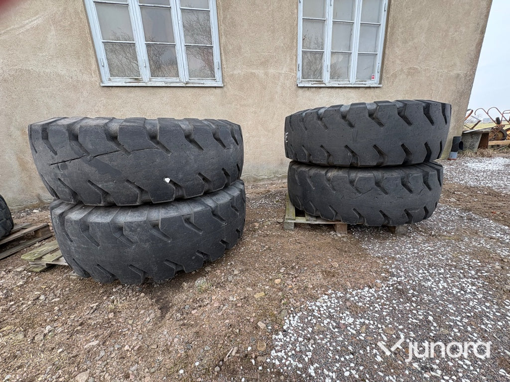 Entreprenaddäck - med fälg Michelin 475/65 R25