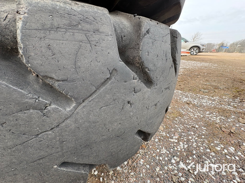 Entreprenaddäck - med fälg Michelin 475/65 R25