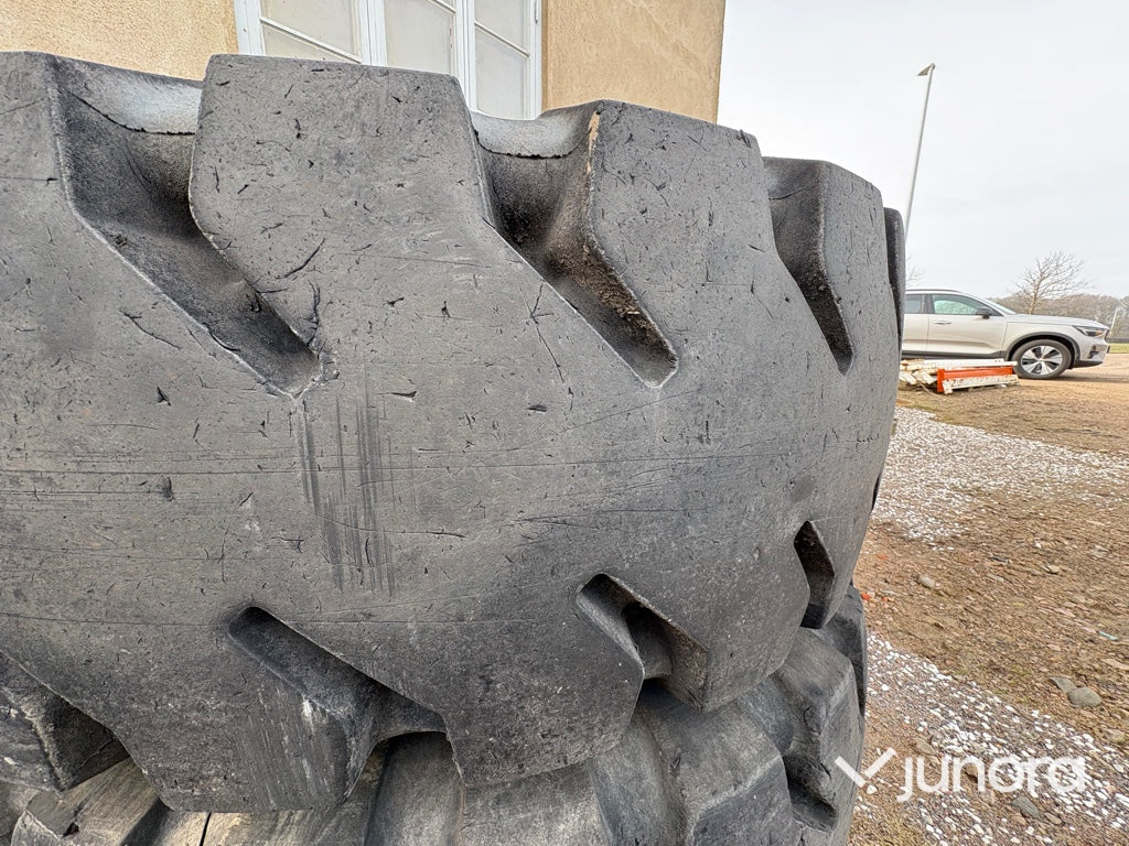 Entreprenaddäck - med fälg Michelin 475/65 R25