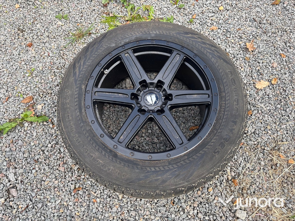 Friktionsdäck och fälg Nokian 275/55 R20 4 st