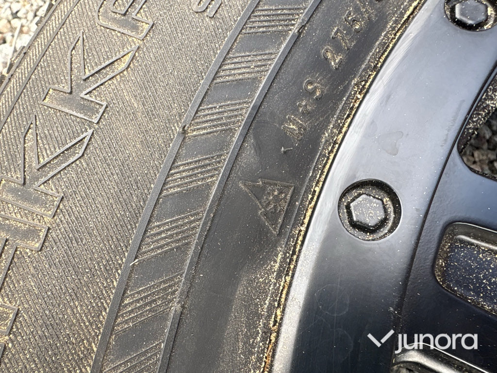 Friktionsdäck och fälg Nokian 275/55 R20 4 st