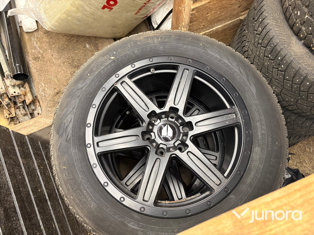 Friktionsdäck och fälg Nokian 275/55 R20 4 st