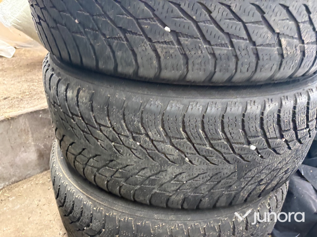 Friktionsdäck och fälg Nokian 275/55 R20 4 st