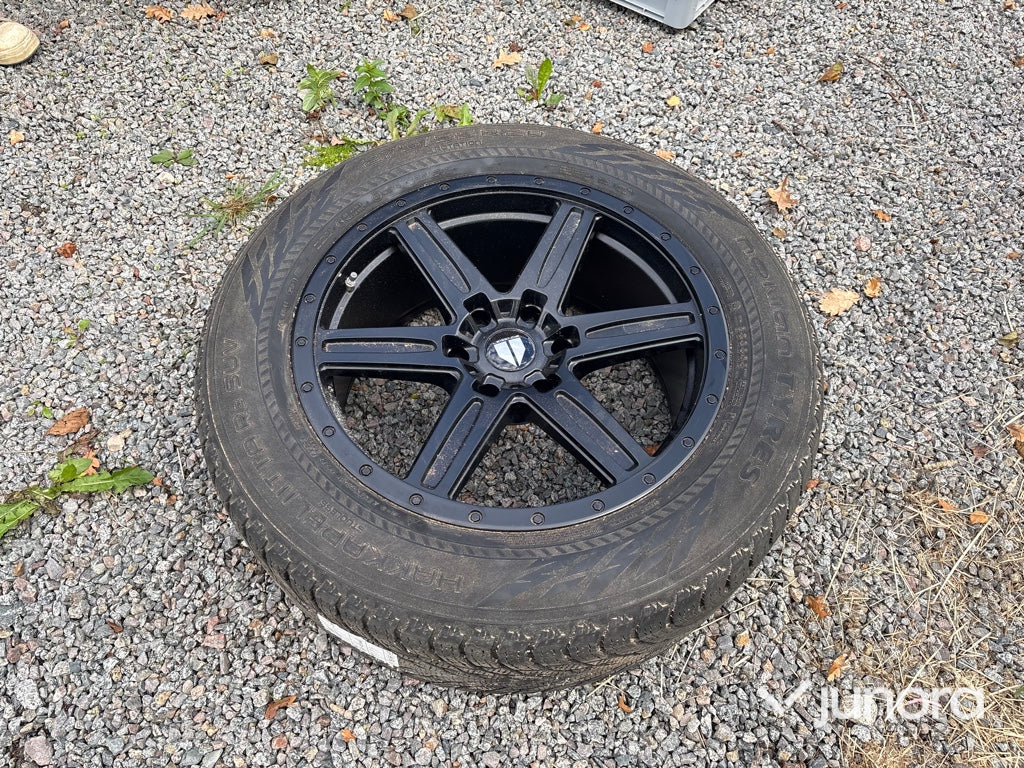 Friktionsdäck och fälg Nokian 275/55 R20 4 st