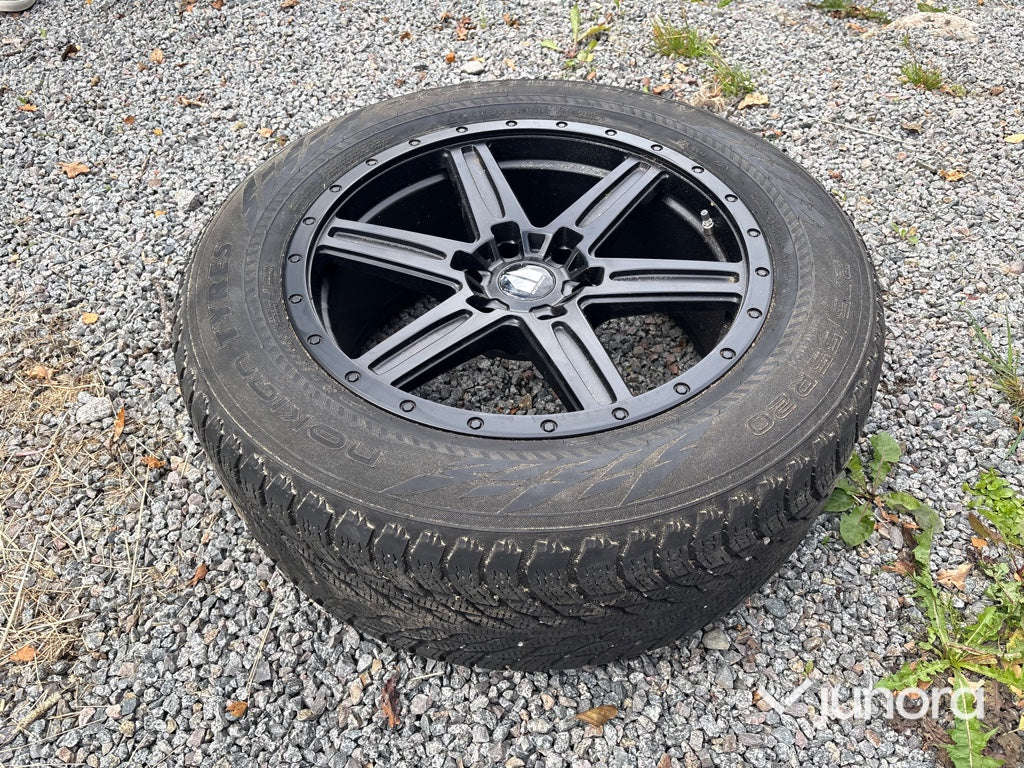 Friktionsdäck och fälg Nokian 275/55 R20 4 st
