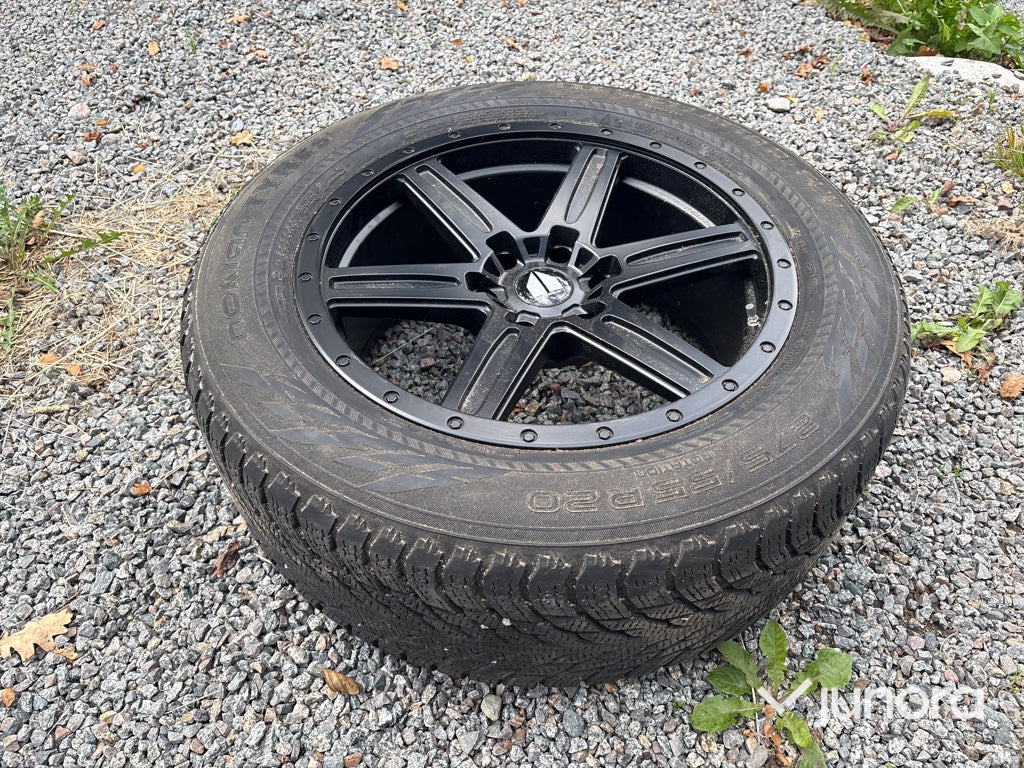 Friktionsdäck och fälg Nokian 275/55 R20 4 st