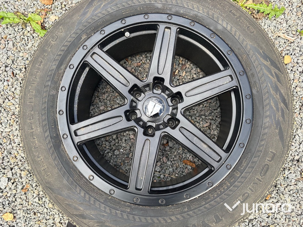 Friktionsdäck och fälg Nokian 275/55 R20 4 st