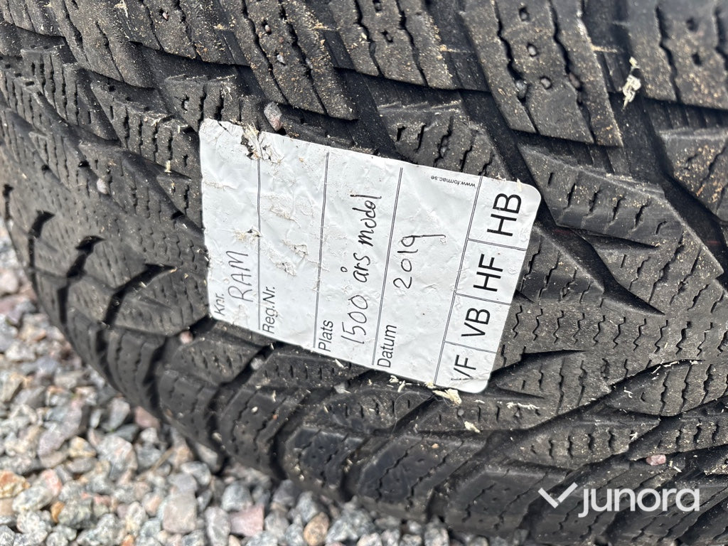 Friktionsdäck och fälg Nokian 275/55 R20 4 st