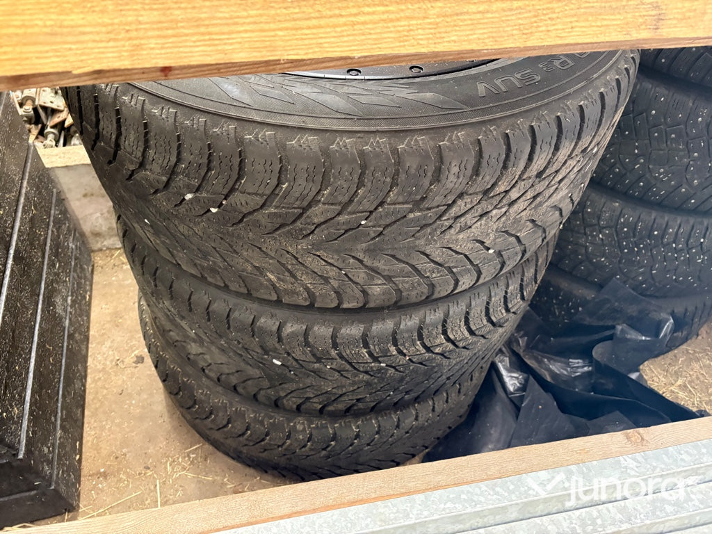 Friktionsdäck och fälg Nokian 275/55 R20 4 st