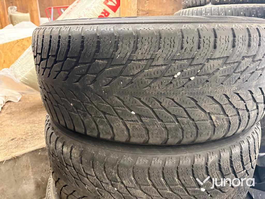 Friktionsdäck och fälg Nokian 275/55 R20 4 st