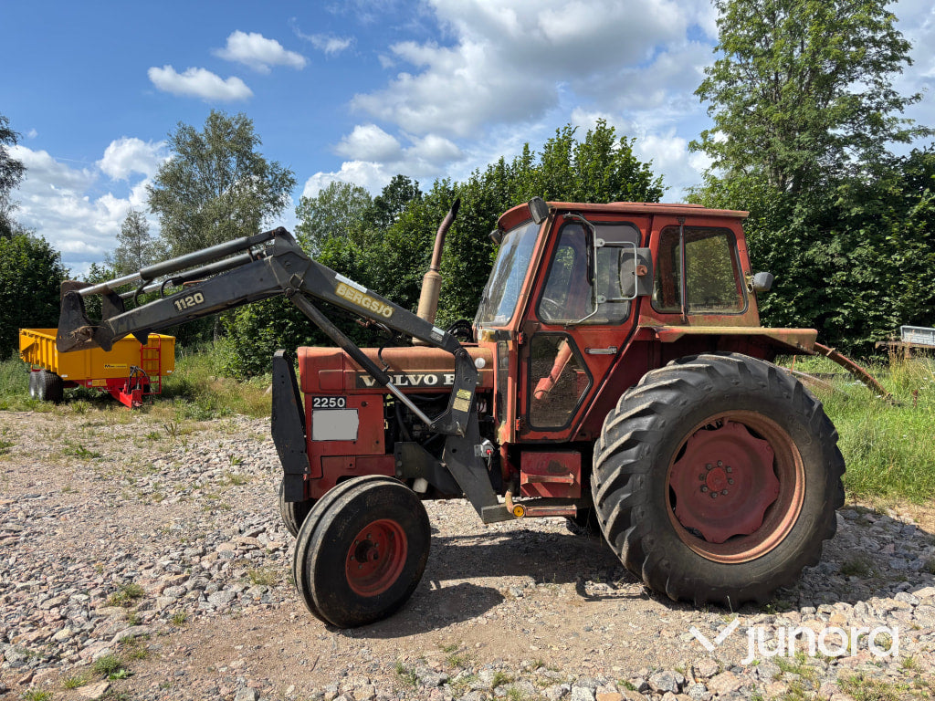 Traktor Volvo BM 2250 med lastare