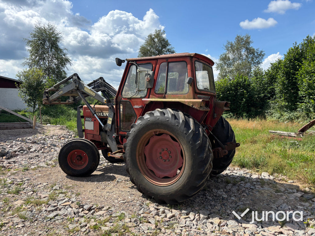 Traktor Volvo BM 2250 med lastare
