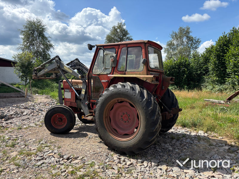Traktor Volvo BM 2250 med lastare