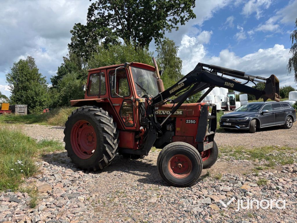 Traktor Volvo BM 2250 med lastare