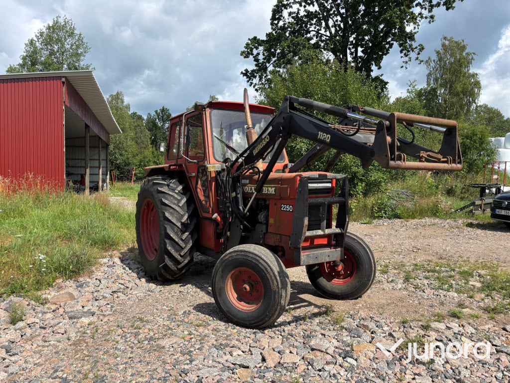 Traktor Volvo BM 2250 med lastare