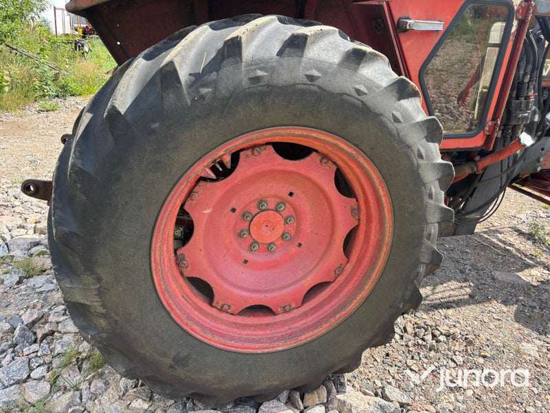 Traktor Volvo BM 2250 med lastare