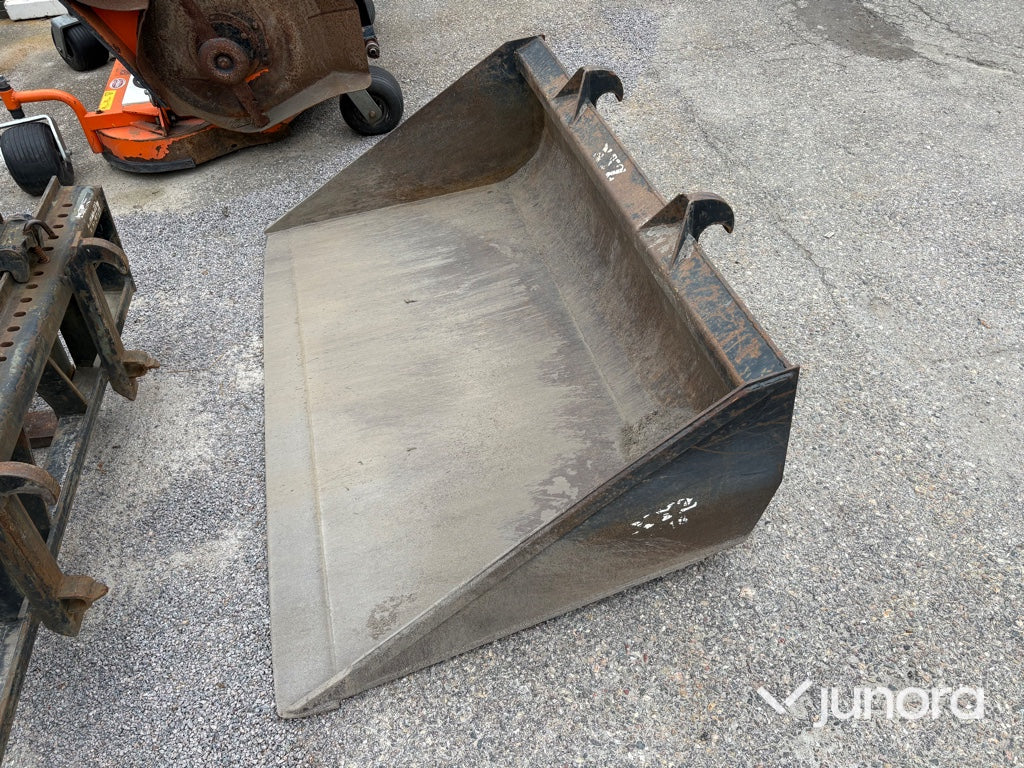 Kompaktlastare med sopmaskin - Wille, 455B
