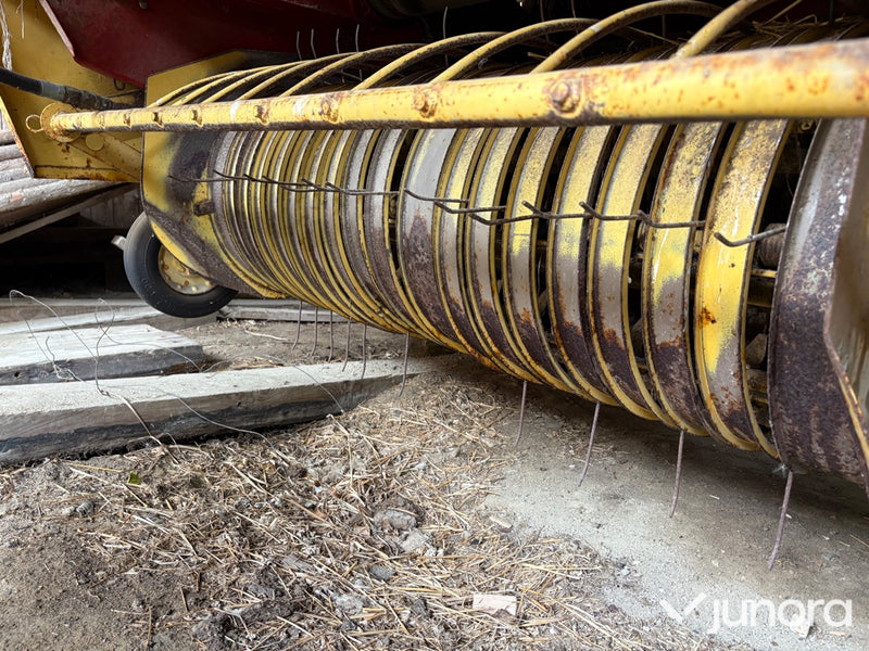 New Holland 835 Rundbalspress