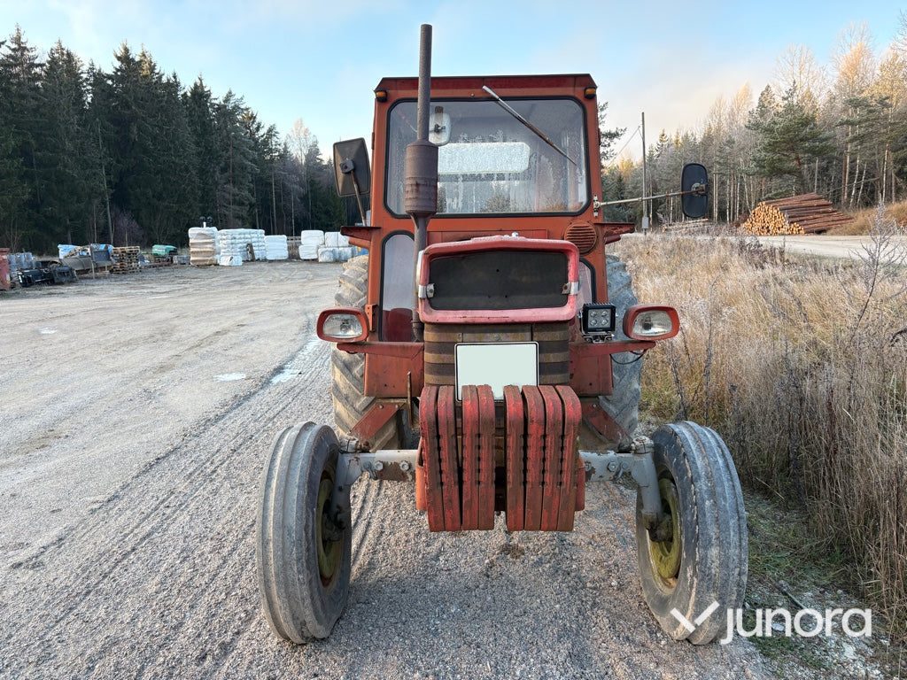 Traktor - Massey Fergusson, 178