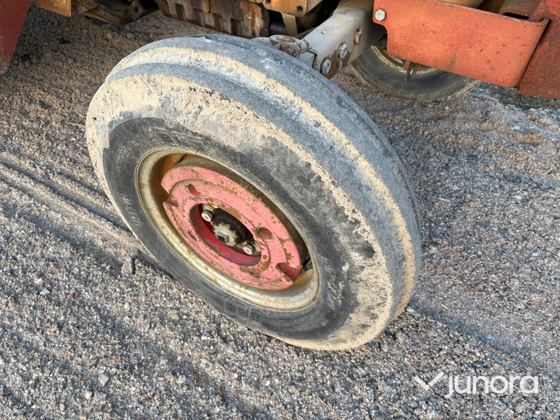 Traktor - Massey Fergusson, 178