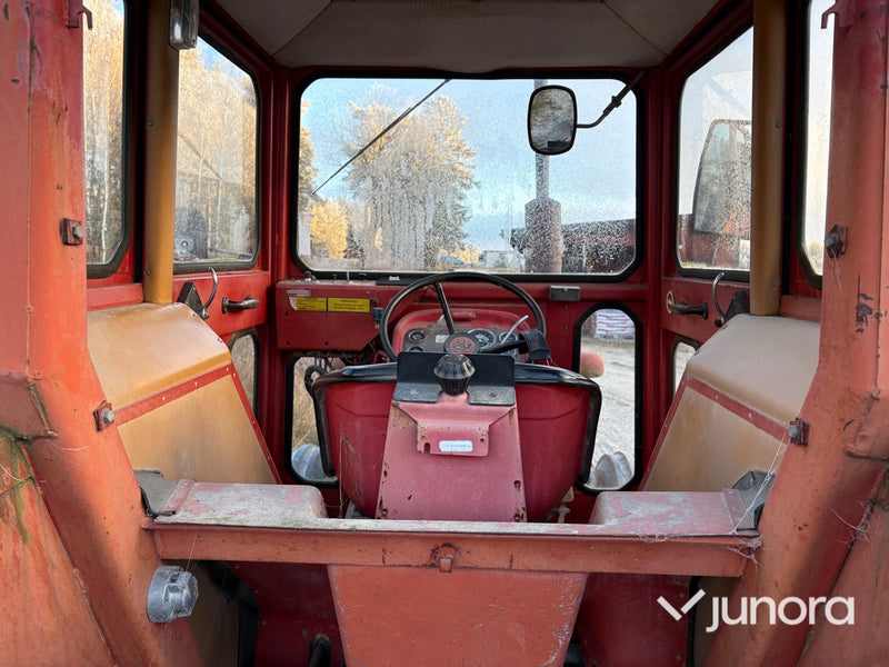 Traktor - Massey Fergusson, 178