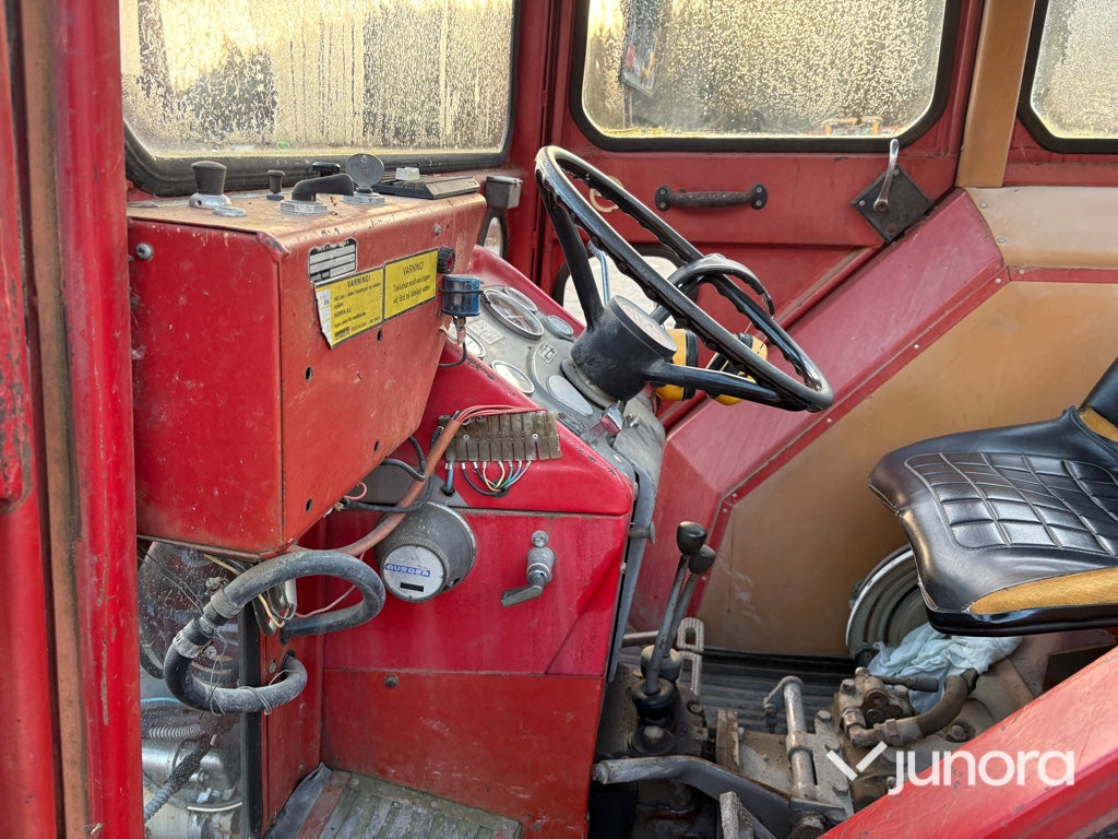 Traktor - Massey Fergusson, 178