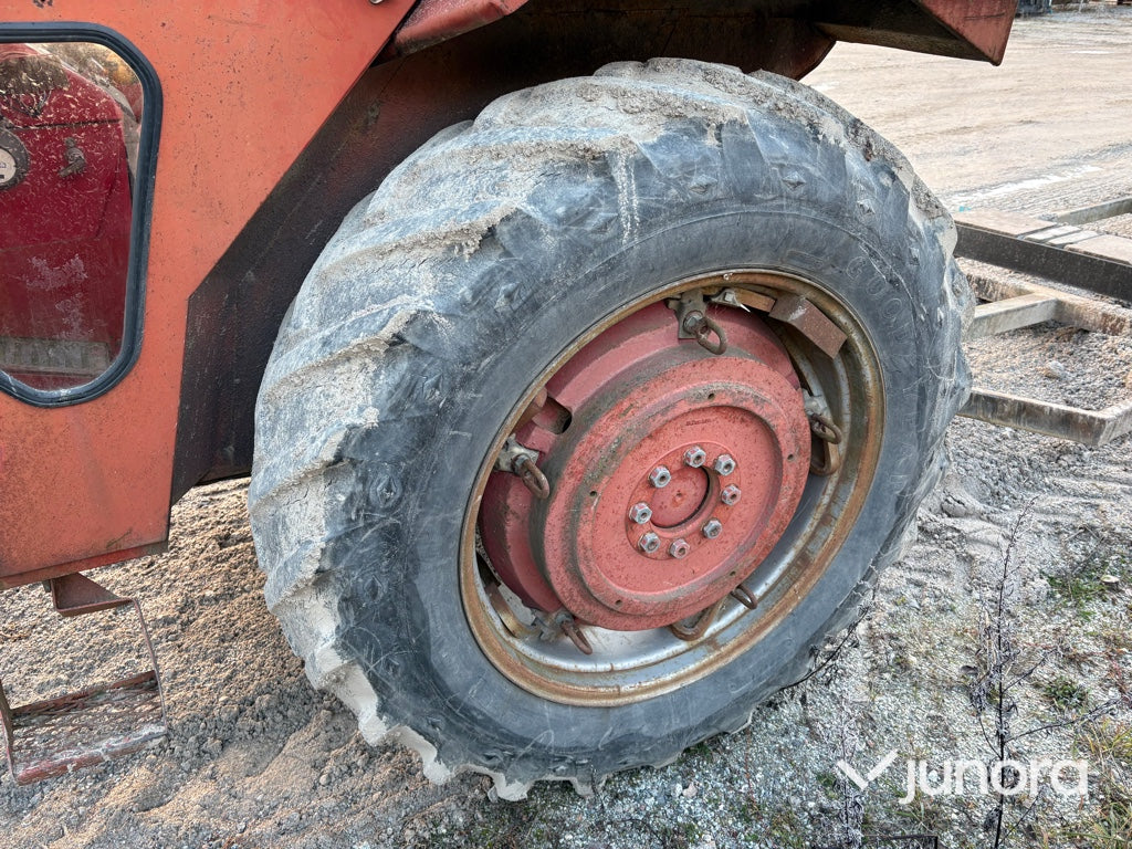 Traktor - Massey Fergusson, 178