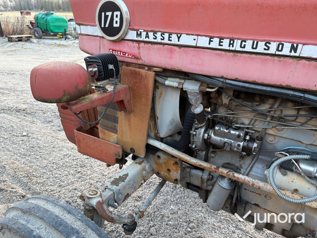Traktor - Massey Fergusson, 178
