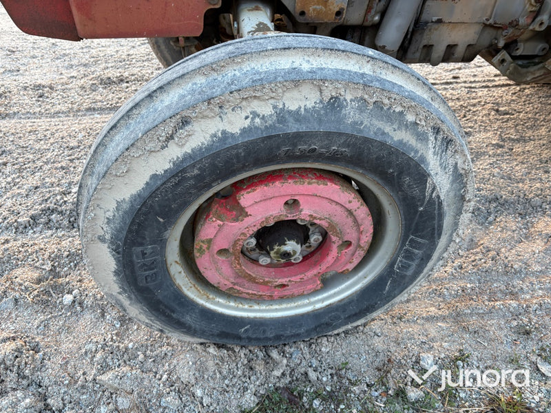 Traktor - Massey Fergusson, 178