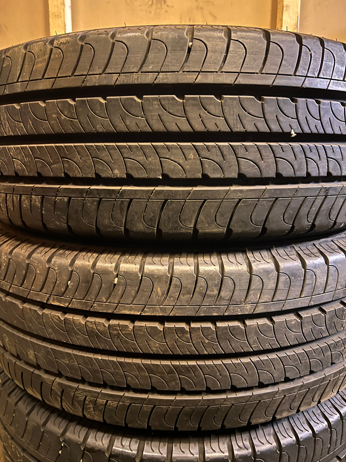 4styck Nästan Helt Nya 215/65 R16C 109/107T GOODYEAR EFFICIENT GRIP