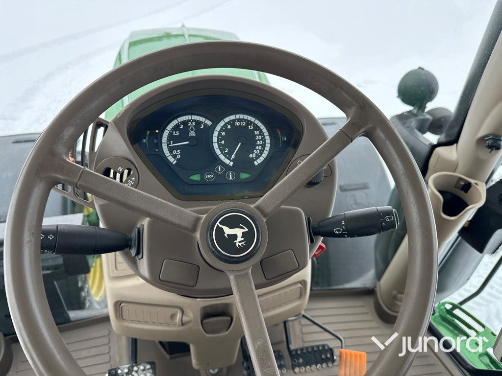 Traktor - John Deere 6215 R