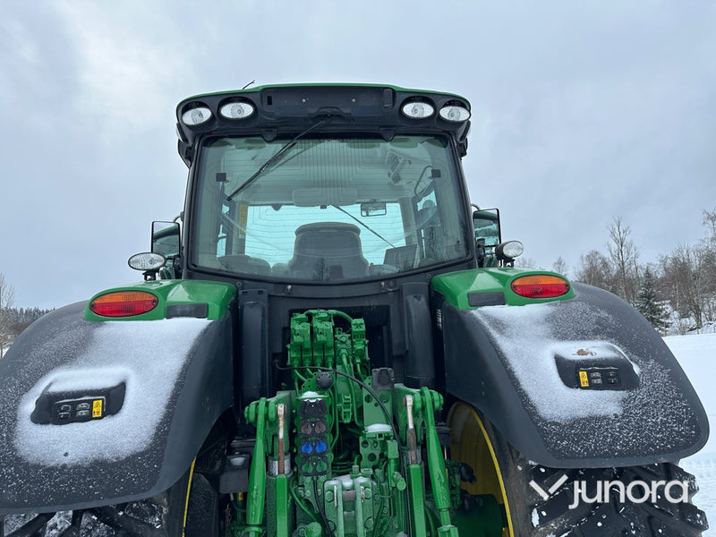 Traktor - John Deere 6215 R
