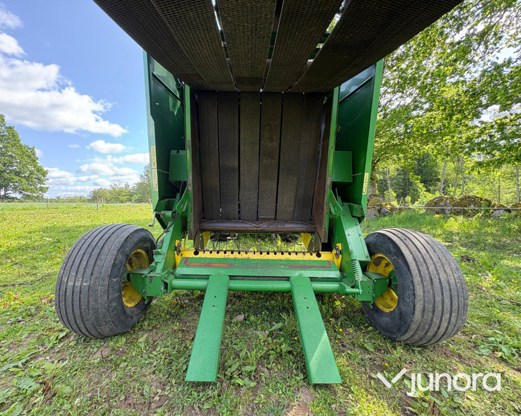Rundbalspress John Deere 570