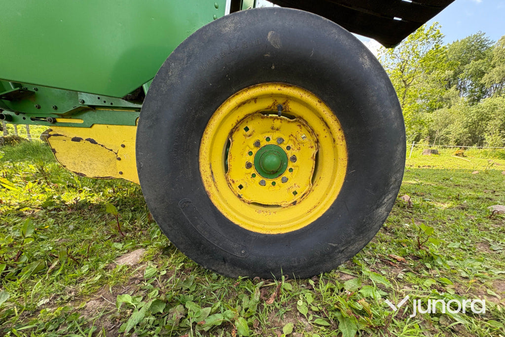 Rundbalspress John Deere 570