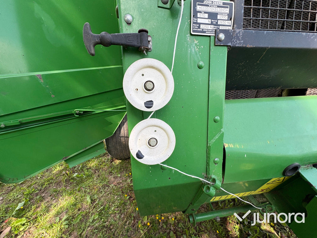 Rundbalspress John Deere 570