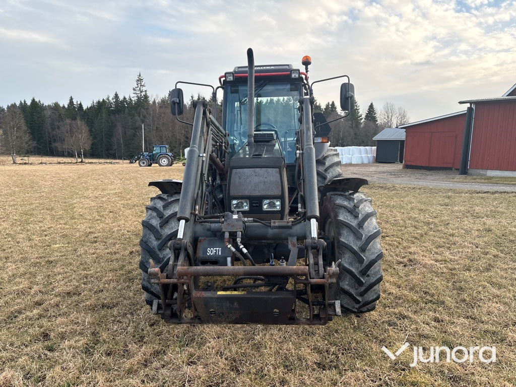 Traktor - Valmet 900-4 med lastare