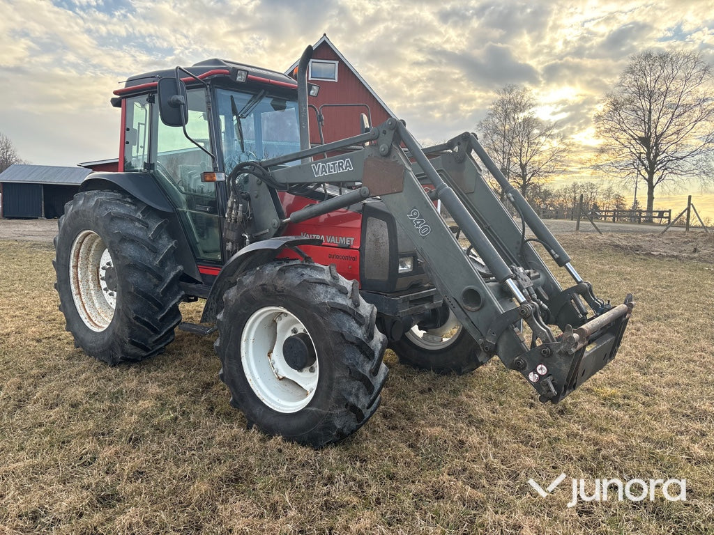 Traktor - Valmet 900-4 med lastare