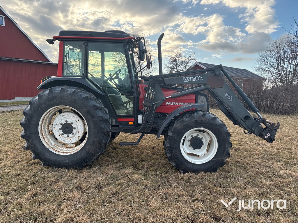 Traktor - Valmet 900-4 med lastare