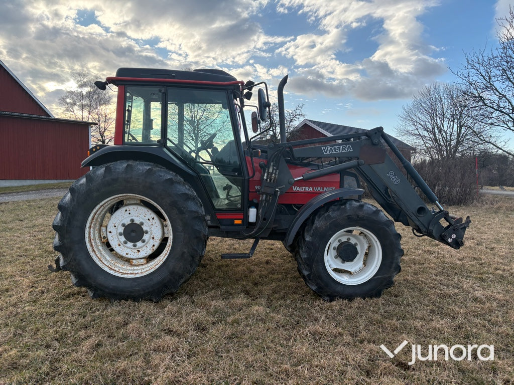Traktor - Valmet 900-4 med lastare