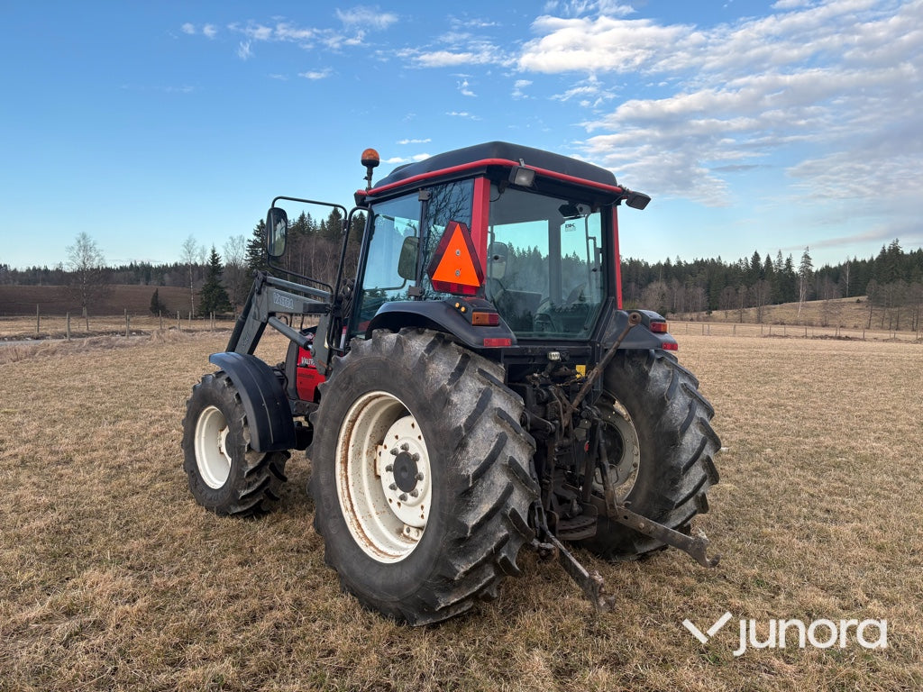 Traktor - Valmet 900-4 med lastare