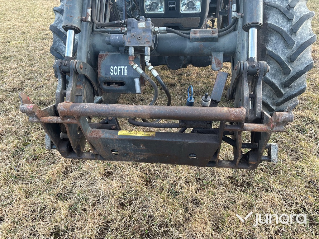 Traktor - Valmet 900-4 med lastare