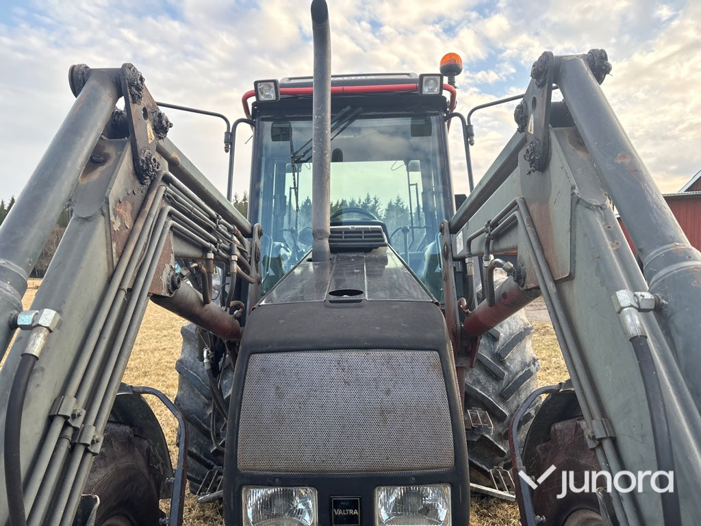 Traktor - Valmet 900-4 med lastare