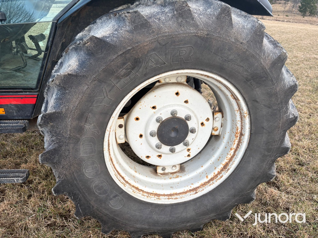 Traktor - Valmet 900-4 med lastare