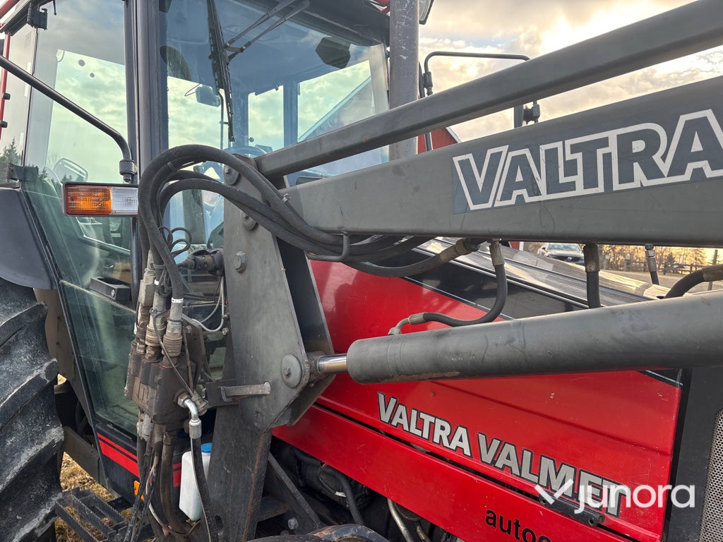 Traktor - Valmet 900-4 med lastare