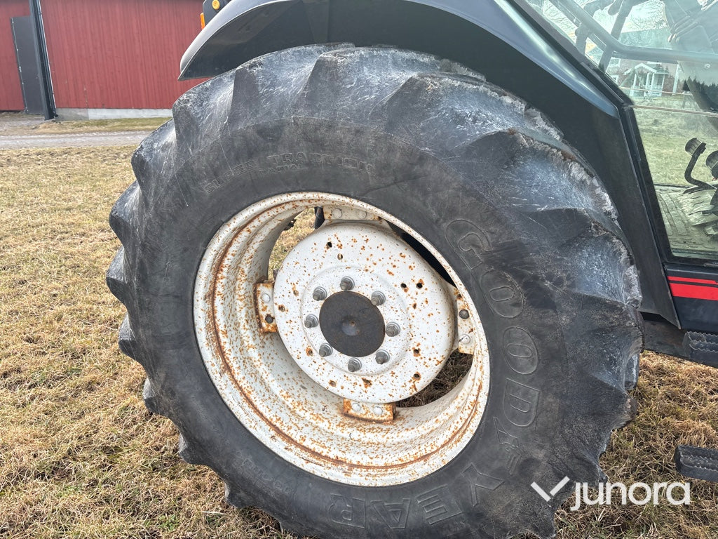 Traktor - Valmet 900-4 med lastare