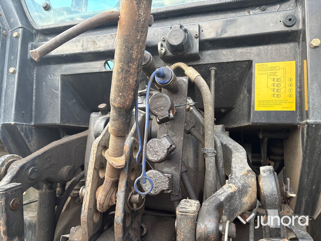 Traktor - Valmet 900-4 med lastare